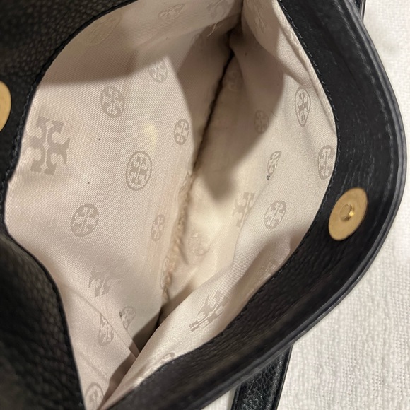 Beautiful Tory Burch Amanda Fold-Over Messenger Bag in large size - Picture 14 of 14